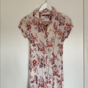 Beautiful floral dress! Cute Vintage shirt dress!